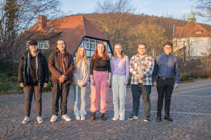 Der gewählte Vorstand: v.l.n.r. Janna Hanken-Wulf, Tim Schoolmann, Melina Rose, Viola von Lochow, Alica Schömer, Markus Rosanowski, Jan Senekowitsch (Es fehlt: Mathias Straub): Quelle: Jusos
