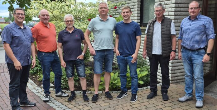 Der neu gewählte Vorstand der CDU-Ortsunion Hille-Süd nach der Mitgliederversammlung im Kurhaus Pivittskrug. Von links: Patrick Nowak, Andreas Kleimann, Hans Thienelt, Christian Schubert, Sascha-Alexander Andres, Günther Tegeler und Christian Fabry. Foto: CDU Ortsunion Hille-Süd