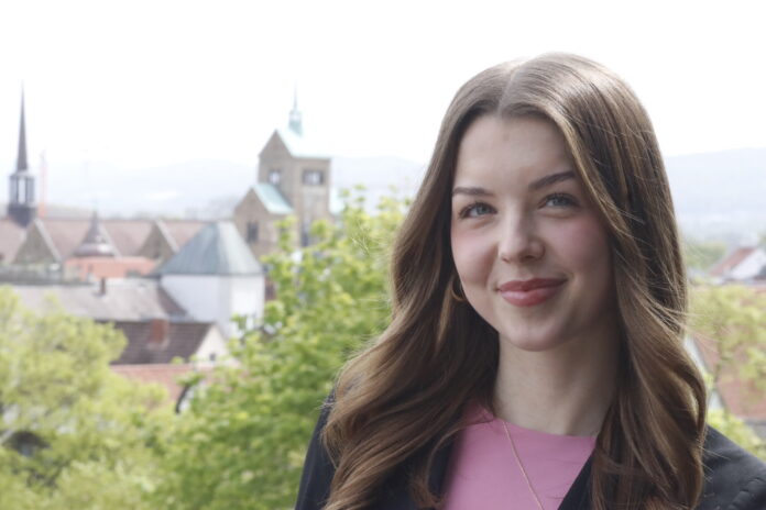 Vom Azubi zur Strategin: Evelyn Janle berichtet über ihren Karriereweg bei der Sparkasse. Bild: Sparkasse Minden-Lübbecke Vom Azubi zur Strategin: Evelyn Janle berichtet über ihren Karriereweg bei der Sparkasse. Bild: Sparkasse Minden-Lübbecke